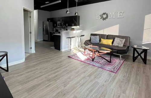 Dearborn Apartment | Luxury 1 bedroom loft centrally located to it all!