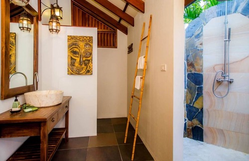 Nuea Khlong Villa | Luxury 1 Bedroom Pool Villa Baan Si Dang !!