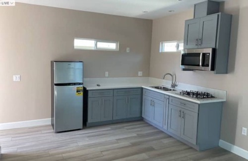 Agua Dulce House | Luxury 1 bedroom suit with patio and Laundry unit