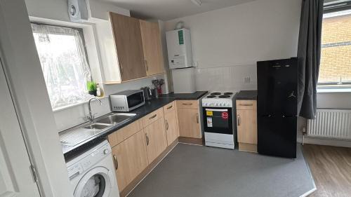South Norwood Apartment | Luxury 1 Bedroom Urban Retreat with Private Balcony, Moments from Norwood Station & Crystal Palace FC