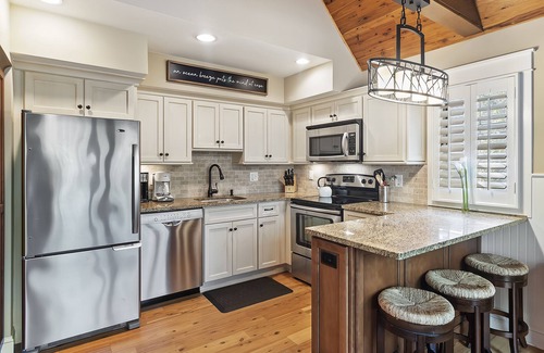 West Beach Village Condo | Luxury 1 bedroom in West Beach Kiawah, Walk to Beach & Golf!