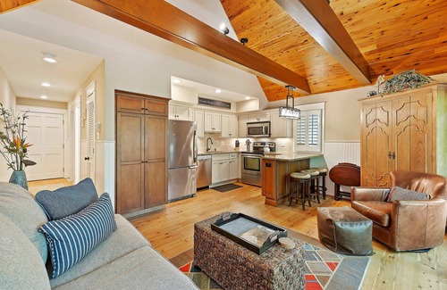 West Beach Village Condo | Luxury 1 bedroom in West Beach Kiawah, Walk to Beach & Golf!
