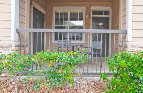 Grogan's Mill House | Luxury 1 Bedroom Apartment/GYM/Pool/Outdoor grill