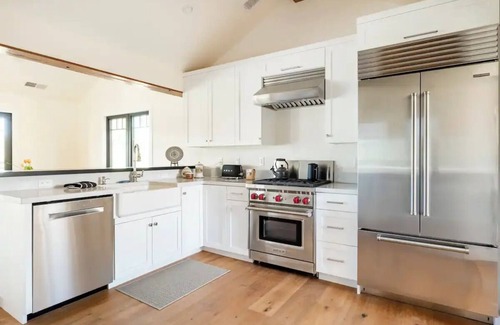Geyserville Cottage | Luxury 1-br cottage on 30-acre vineyard property in enchanting Healdsburg