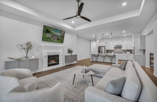 Austin House | Luxury 1-story living in Hill Country, 5 mins to Galleria