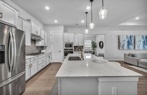 Austin House | Luxury 1-story living in Hill Country, 5 mins to Galleria