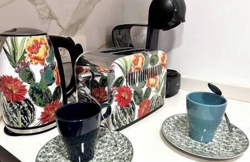 Las Campas y San Claudio Apartment | LUXURY: 10 pax Projector, Arcade Machine and Scooters