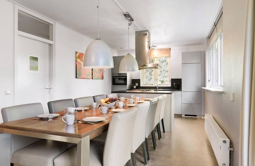 Eerbeek House | Luxury 10-person bungalow in the holiday park Landal Coldenhove