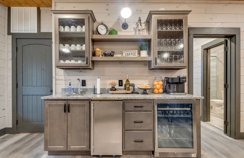 Gatlinburg - Pigeon Forge Cabin | Luxury 10BR Cabin w/Indoor Pool, Theater, Game Room Sleeps 42!