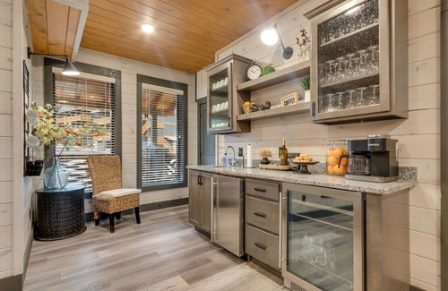 Gatlinburg - Pigeon Forge Cabin | Luxury 10BR Cabin w/Indoor Pool, Theater, Game Room Sleeps 42!