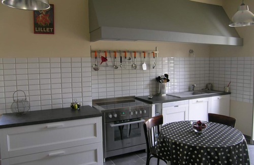 Cerilly Cottage | Luxury 19th-Century Manor with Heated Pool, Sauna, Spa, and Vast Private Park