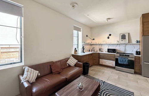 Society Hill Apartment | Luxury 1BD | 1 Bed | South St