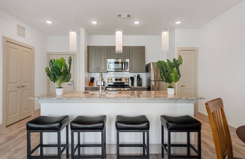 Stony Ridge North Apartment | Luxury 1BD/1BA Near Airport 6833