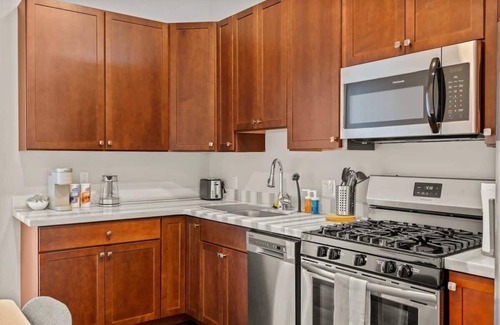 Southwark Apartment | Luxury 1BD | 2 Beds | Queens Village