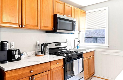 Southwark Apartment | Luxury 1BD | 5 Beds | Queens Village