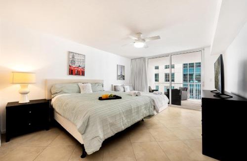 Brickell Apartment | Luxury 1BD Apt in Downtown Brickell free parking
