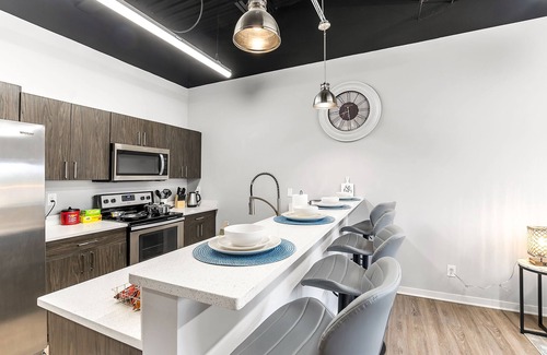 Dearborn Apartment | ★ Luxury 1BD Loft in Dearborn ★ Comfy Queen Bed & Free Parking | Near Detroit
