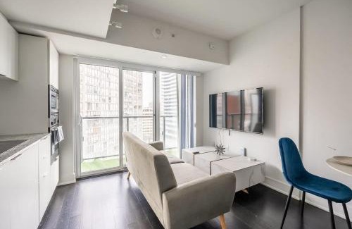 Bay Cloverhill Apartment | Luxury 1Bdr Condo in Downtown Toronto