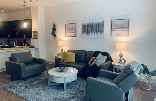 Buckhead Village Apartment | Luxury 1Bed /1 Bath in Buckhead (Full Service Building)