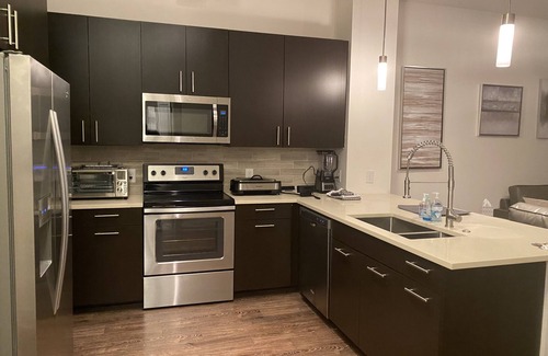Buckhead Village Apartment | Luxury 1Bed /1 Bath in Buckhead (Full Service Building)