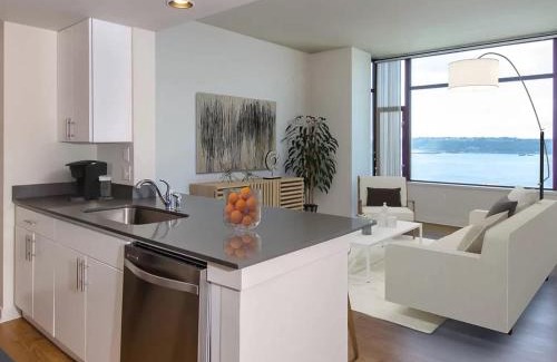Downtown Seattle Apartment | Luxury 1Bedroom 1bath Ferris wheel Water Views