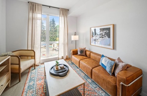 Redmond Apartment | Luxury 1Bedroom 1Bath Heart of Redmond Maymoore Park