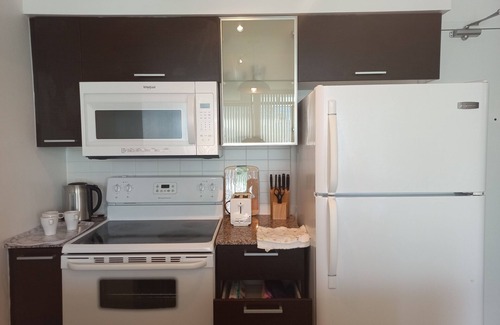 Bay Cloverhill Condo | Luxury 1bedroom condo apartment in downtown Toronto
