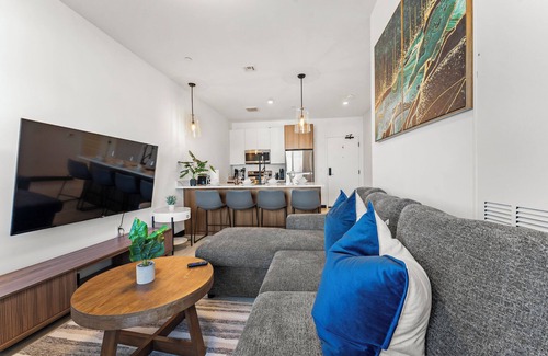 Everett Apartment | Luxury 1BR Close to Boston 9026