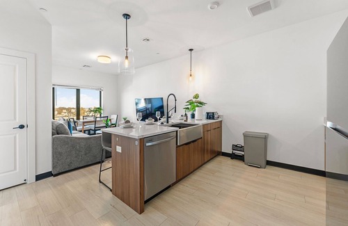 Everett Apartment | Luxury 1BR Close to Boston 9026