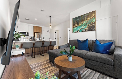 Everett Apartment | Luxury 1BR Close to Boston 9026