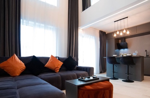 Sector 2 Apartment | Luxury 1BR Duplex Sleeps 4, Near Promenada Mall, 75” TV, Fast WiFi, Sector 2