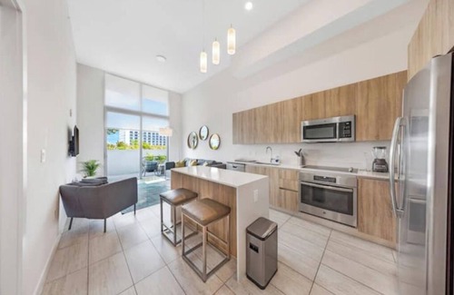 Northeast Miami Apartment | Luxury 1BR in Design District w pool, parking, gymnn