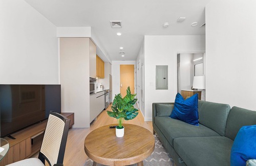 Fort Point Apartment | Luxury 1BR Next to Broadway 5319