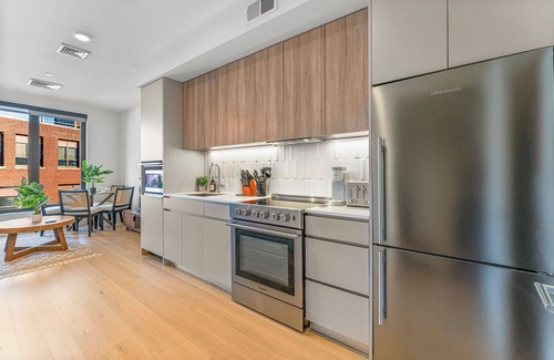 Fort Point Apartment | Luxury 1BR Next to Broadway 5319