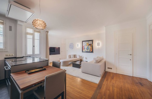 Gaillon Apartment | Luxury 1BR very central elevator
