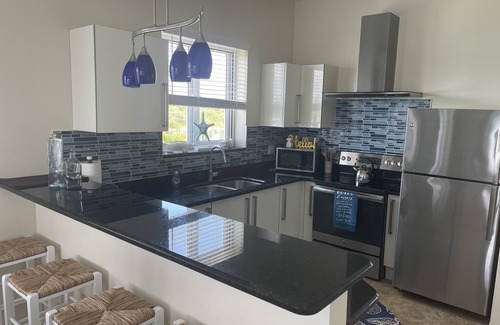 Grand Bahama Yacht Club Condo | Luxury 2/2 Sleeps 6. Grand Bahama Condo w/POOL, Boat Dock plus close to BEACH!