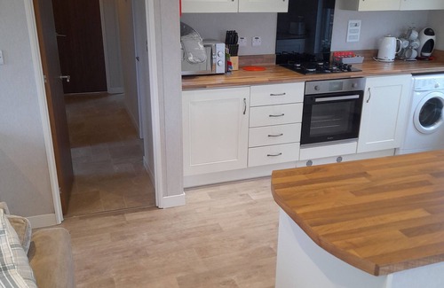 Paignton Cabin | luxury 2 - 6 Person Pet Friendly Lodge cw Hot Tub 5* Devon Hills Country Park