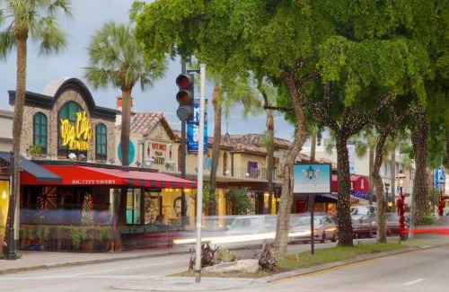 Colee Hammock Apartment | LUXURY 2 bd APARTMENT LAS OLAS BREATHTAKING LOCATION! FREE PARKING!