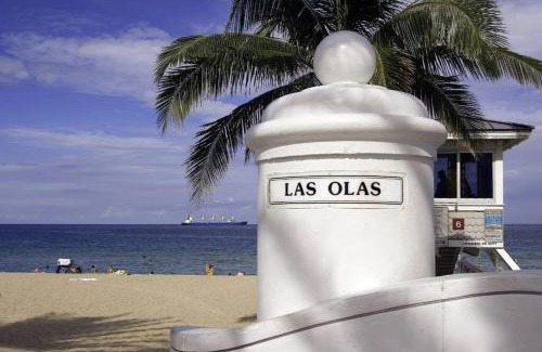 Colee Hammock Apartment | LUXURY 2 bd APARTMENT LAS OLAS BREATHTAKING LOCATION! FREE PARKING!