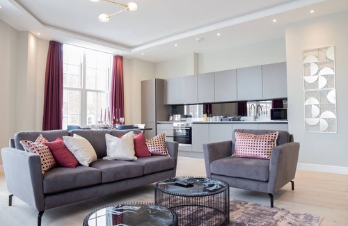 Welwyn Garden City Apartment | Luxury 2 Bedroom Apartment Near Train Station