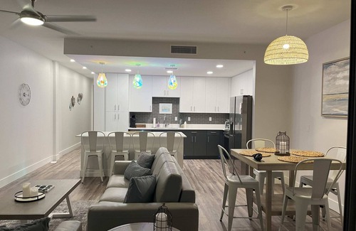 Central Sarasota Condo | Luxury 2 Bed 2 Bath Waterfront Condo with Patio Sunsets Gym and Parking
