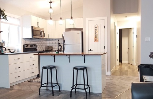Grande Prairie House | Luxury 2 Bed 2 Bath Retreat - All-Inclusive Furnished Gem for Executive Comfort