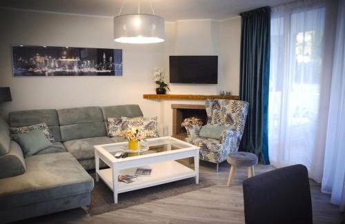 Calahonda Apartment | LUXURY 2-bed apartment with big terrace in aparthotel with outdoor pools in CALAHONDA