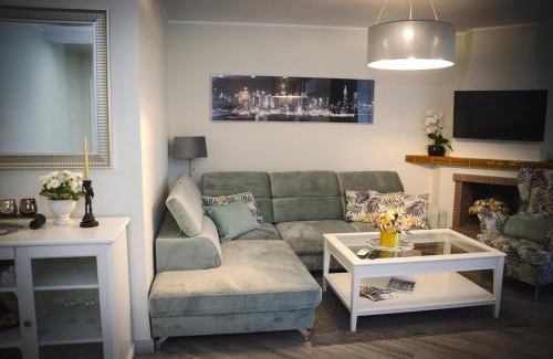 Calahonda Apartment | LUXURY 2-bed apartment with big terrace in aparthotel with outdoor pools in CALAHONDA