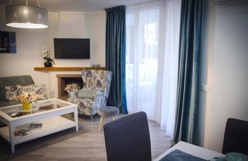 Calahonda Apartment | LUXURY 2-bed apartment with big terrace in aparthotel with outdoor pools in CALAHONDA