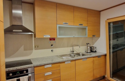 Burgau Apartment | Luxury 2 Bed Apartment close to beach plus A/C & Free WIFI