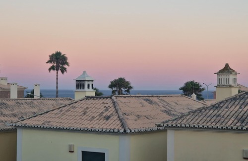 Burgau Apartment | Luxury 2 Bed Apartment close to beach plus A/C & Free WIFI