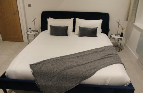 Wainscot Apartment | Luxury 2 Bed Apartment In The Heart Of Rochester