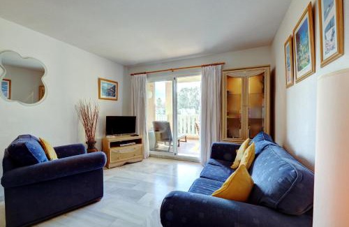 Urbanizacion Hacienda las Chapas Apartment | Luxury 2 Bed Apt Freeview Tv Wi