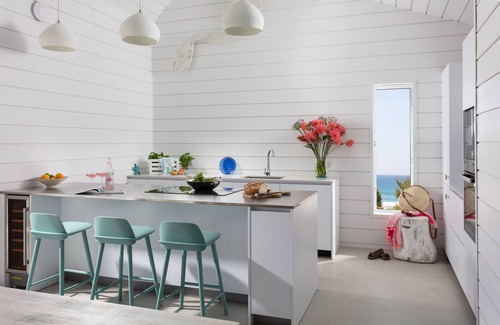 Gwithian Ski Chalet | Luxury 2 Bed Beach House - Hot Tub, Sauna, Next to Beach